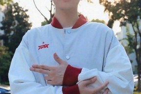 九游-包含Ming迎来二十赛季高光表现，FPX球迷沸腾！的词条