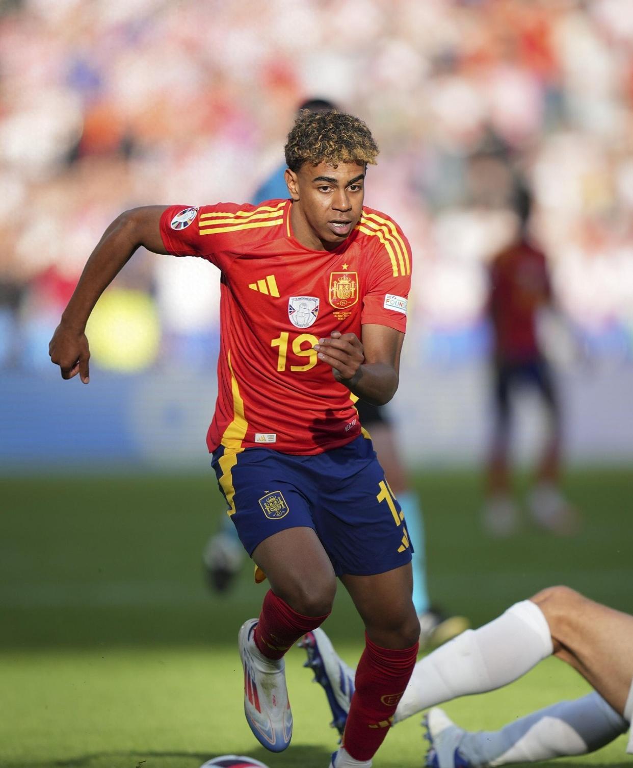 莱万多夫斯基在巴黎圣日耳曼比赛中赛况扑朔迷离，赛事规则更新引发热议！的简单介绍